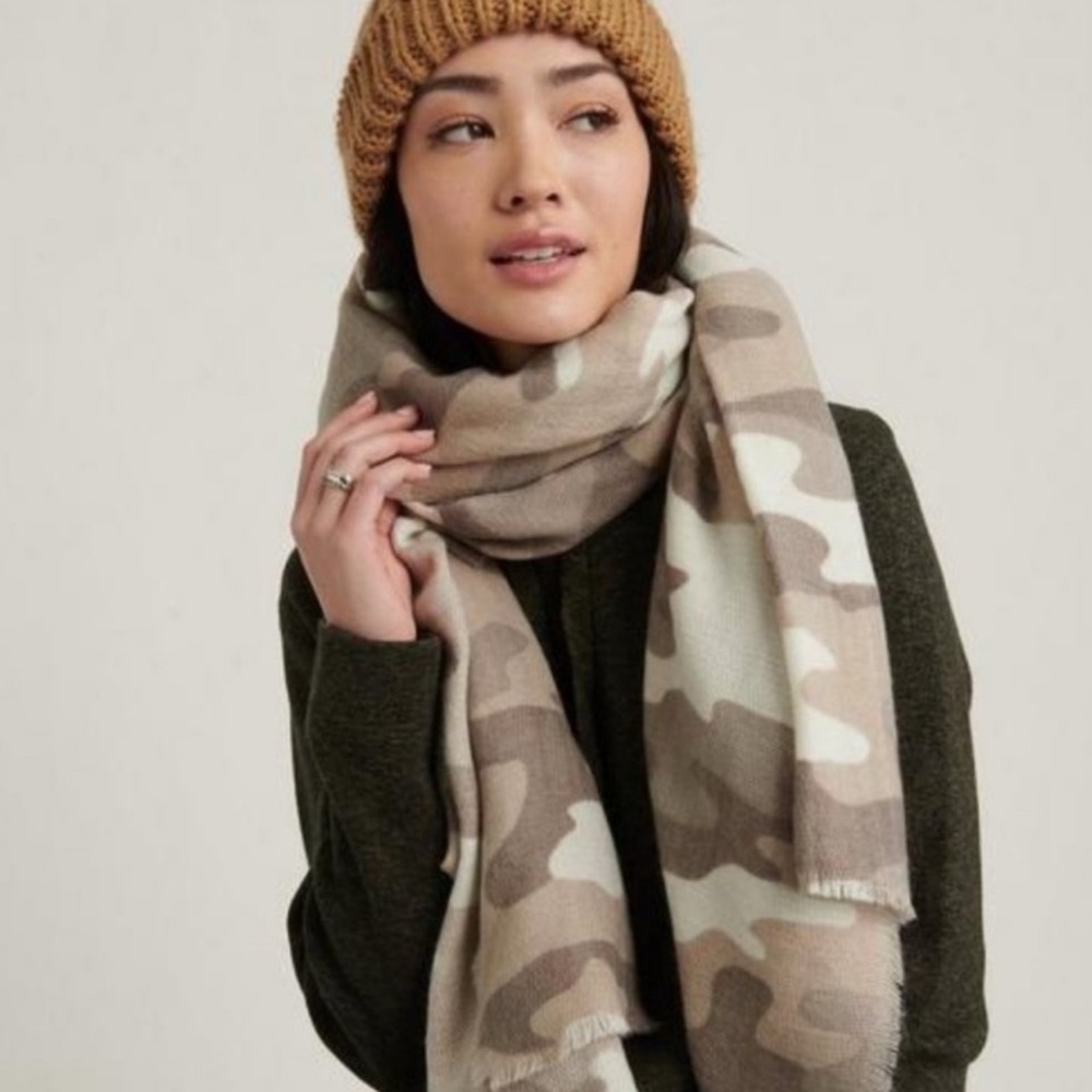 NWT Lucky Brand Camo scarf